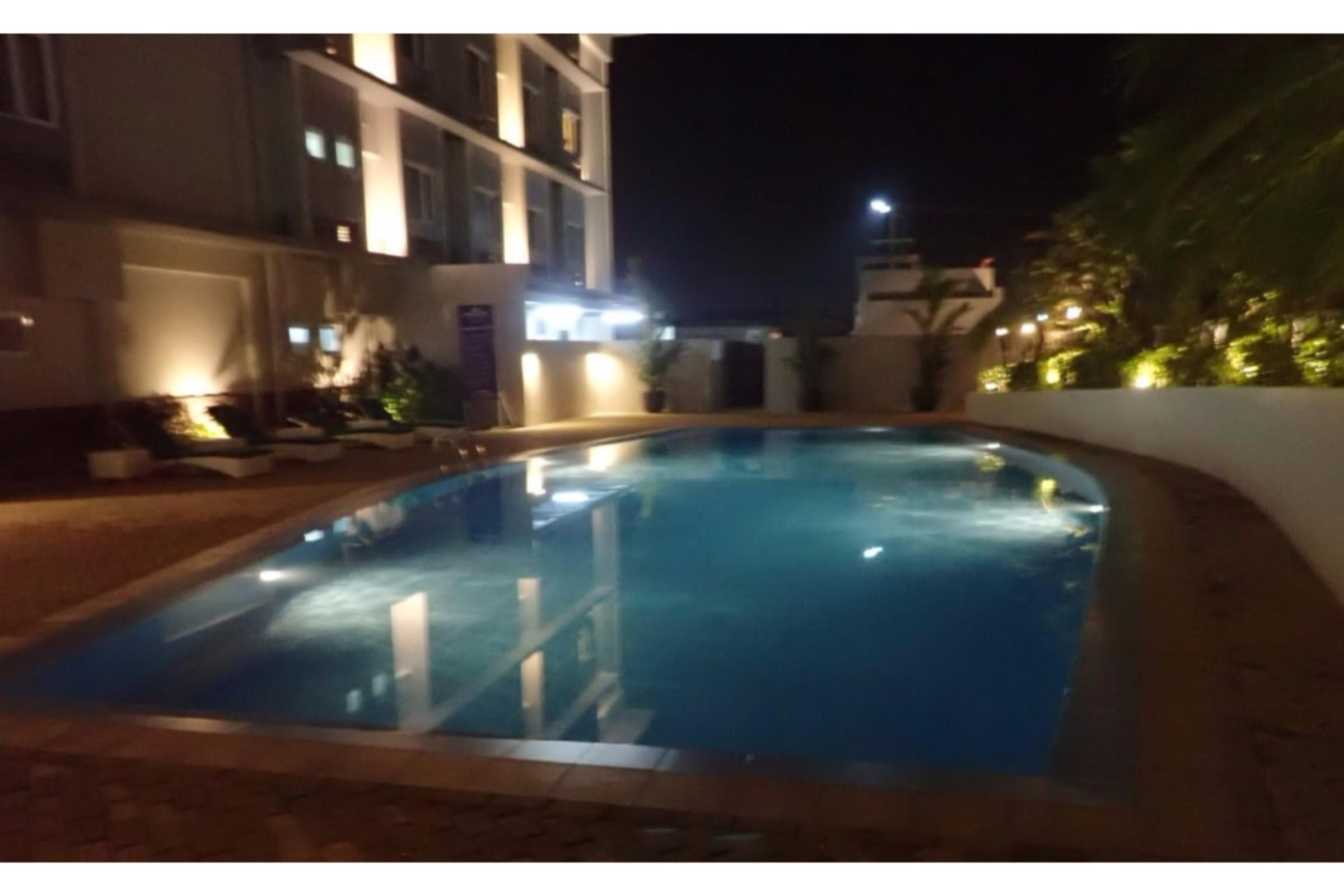 Microtel Inn & Suites By Wyndham Pampanga Exterior foto